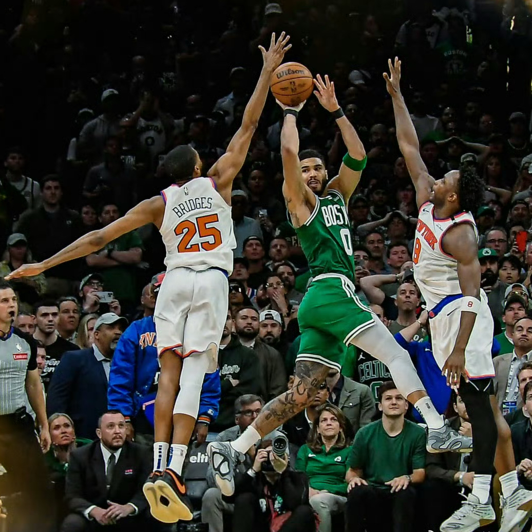 乐鱼体育-尼克斯打老鹰全场回放